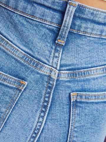 Bershka Flared Jeans in Blauw