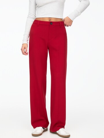 Pull&Bear Regular Trousers with creases in Red: front