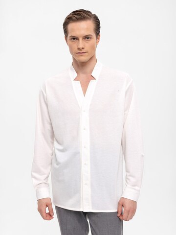 Coupe regular Chemise Antioch en blanc