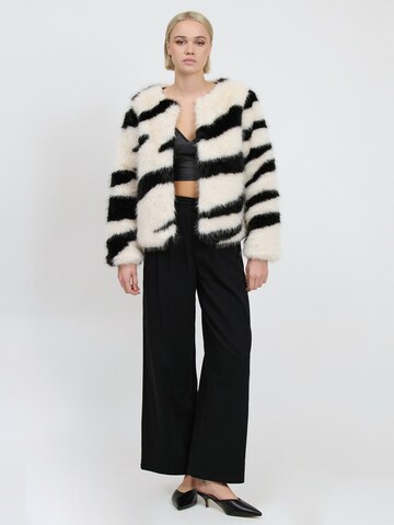 Influencer Between-Season Jacket in Beige