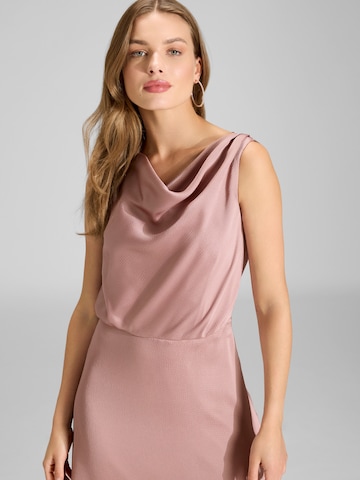Robe de cocktail SWING en rose