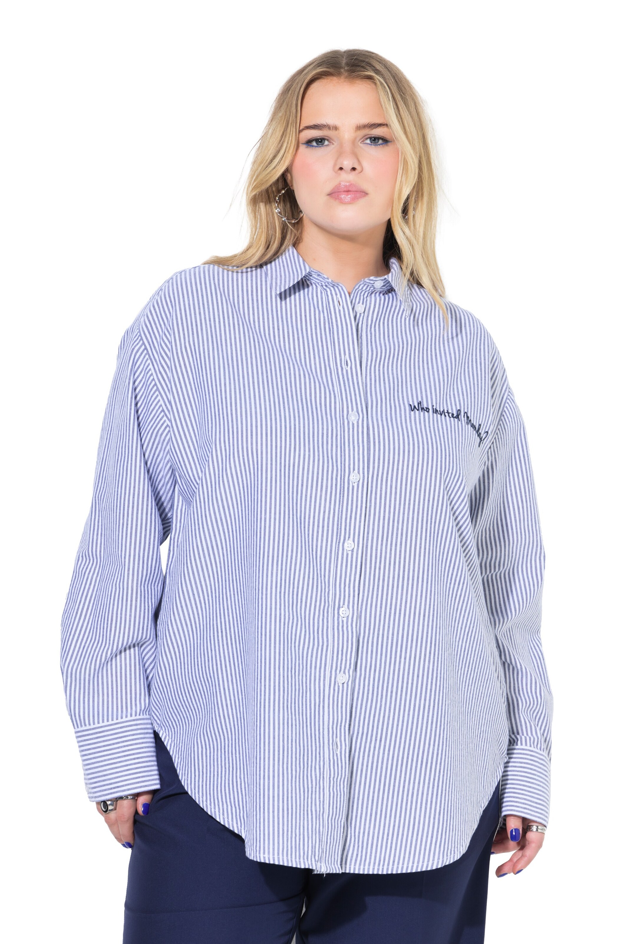 Studio Untold Blouse in Blue: front