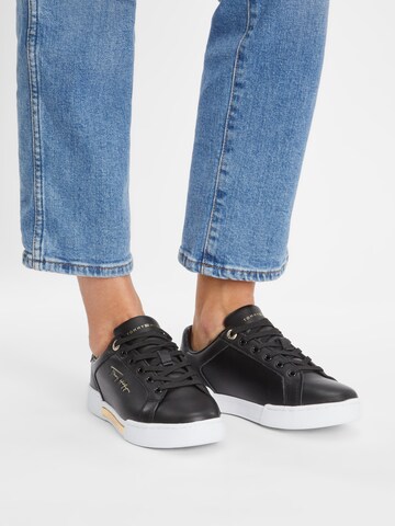 TOMMY HILFIGER Sneakers laag 'Elevated' in Zwart: voorkant