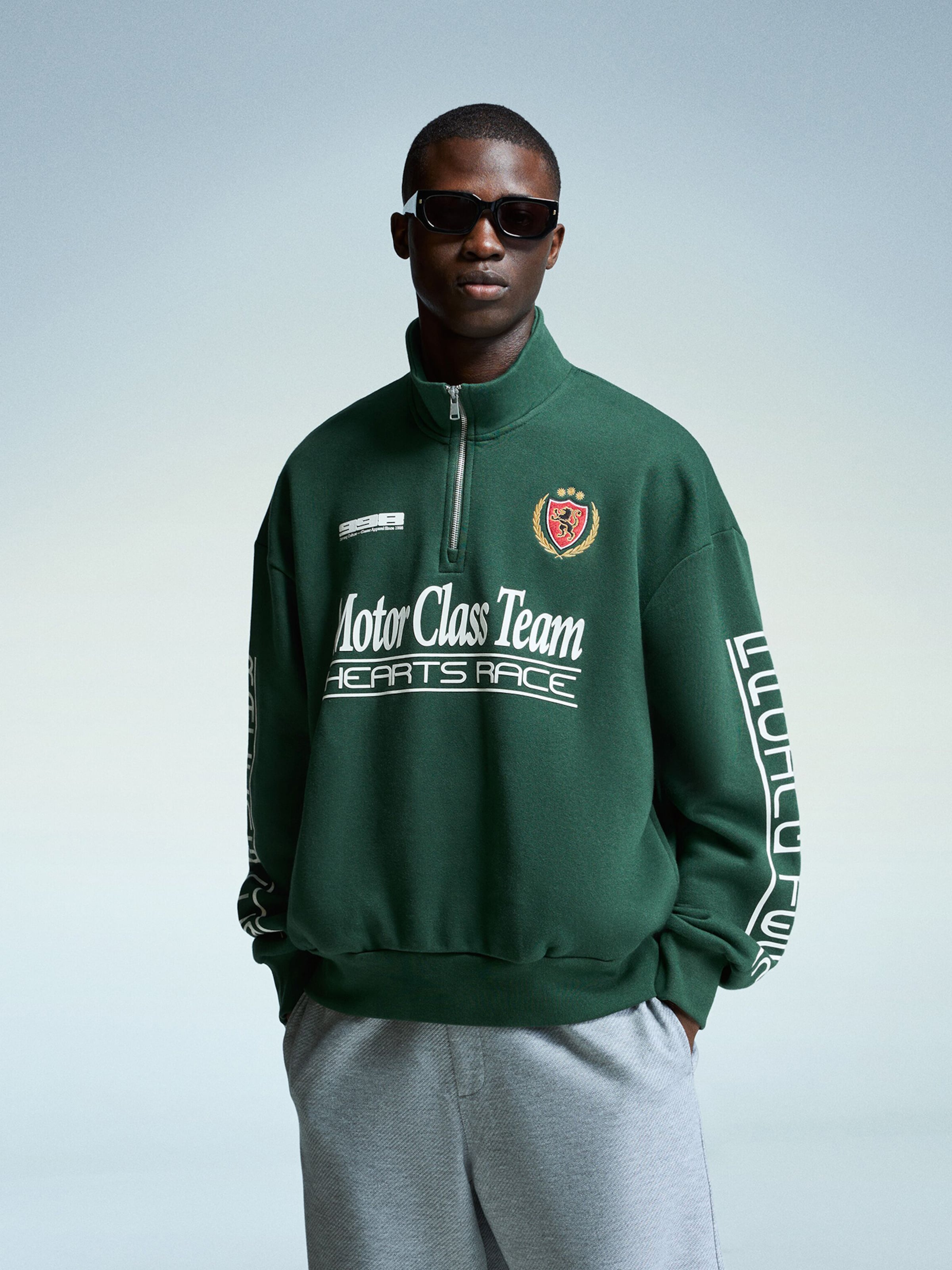 Bershka Bluză de molton 'MOTOR CLASS TEAM' pe Verde Închis | ABOUT YOU