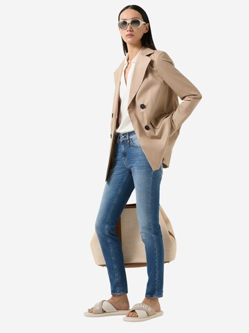BOGNER Tapered Jeans 'Bridget' in Blau