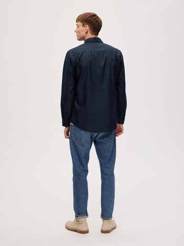 SELECTED HOMME جينز مضبوط قميص 'REGSTEN' بلون أزرق
