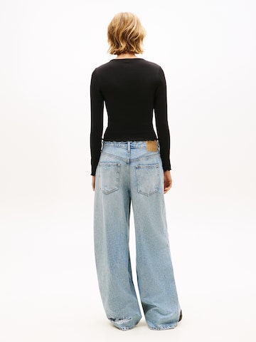 Tommy Jeans - Camiseta en negro