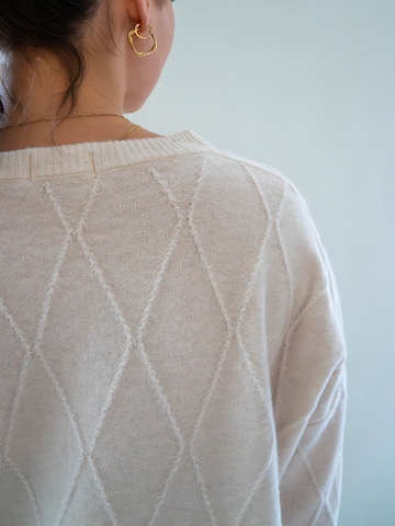 WEARABLE STORIES Pullover 'Manou' in Beige