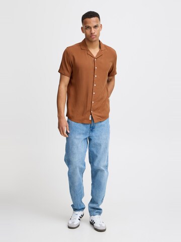 Regular fit Camicia di BLEND in marrone: frontale