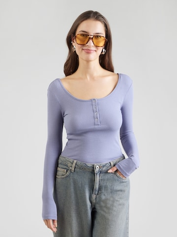 Maglietta 'PCKITTE' di PIECES in grigio: frontale