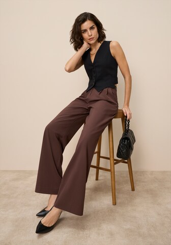 LAURA SCOTT Vest in Black
