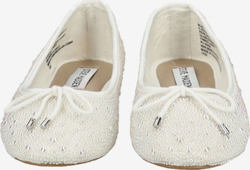 STEVE MADDEN Ballet Flats in White