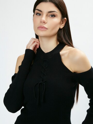 Influencer Sweater in Black