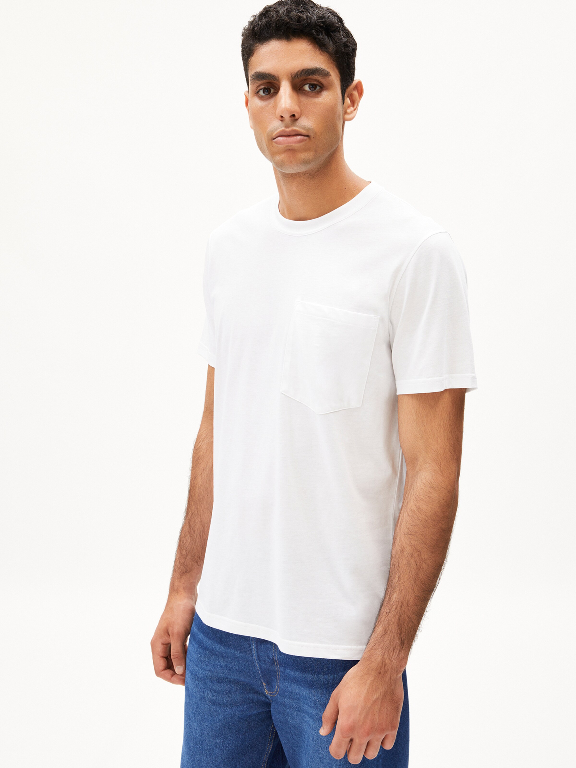 ARMEDANGELS T-Shirt ' MAARKOS POCKET ' in Weiß: Vorderseite