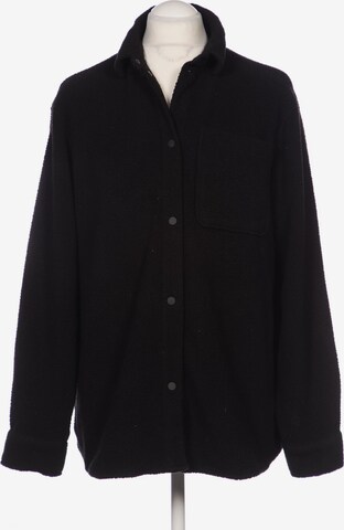 WEEKDAY Button Up Shirt in M in Black: front