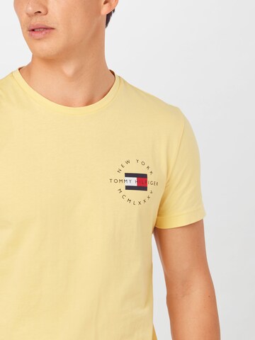 TOMMY HILFIGER - Camiseta en amarillo