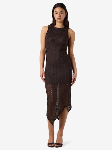 Robe 'Bailey' Noisy may en marron : devant