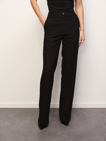 RÆRE by Lorena Rae Regular Trousers with creases 'Romina' in Black: front
