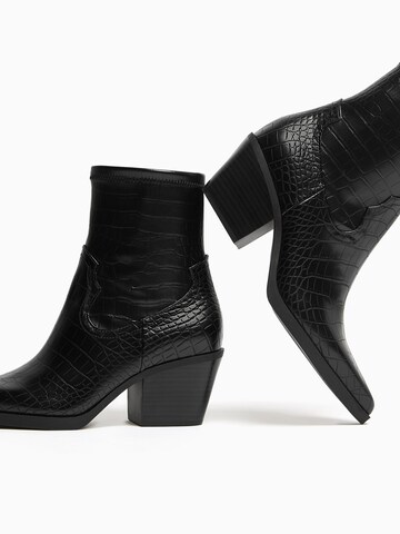 Bershka Stiefelette in Schwarz