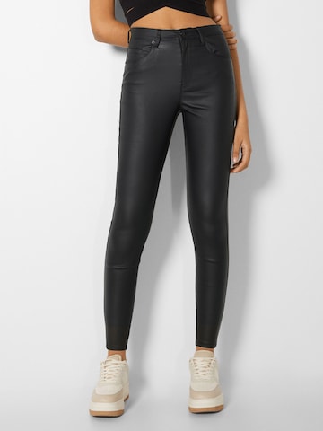 Bershka Skinny Byxa i svart: framsida