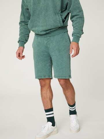 DAN FOX APPAREL tavaline Püksid 'Connor', värv roheline: eest vaates