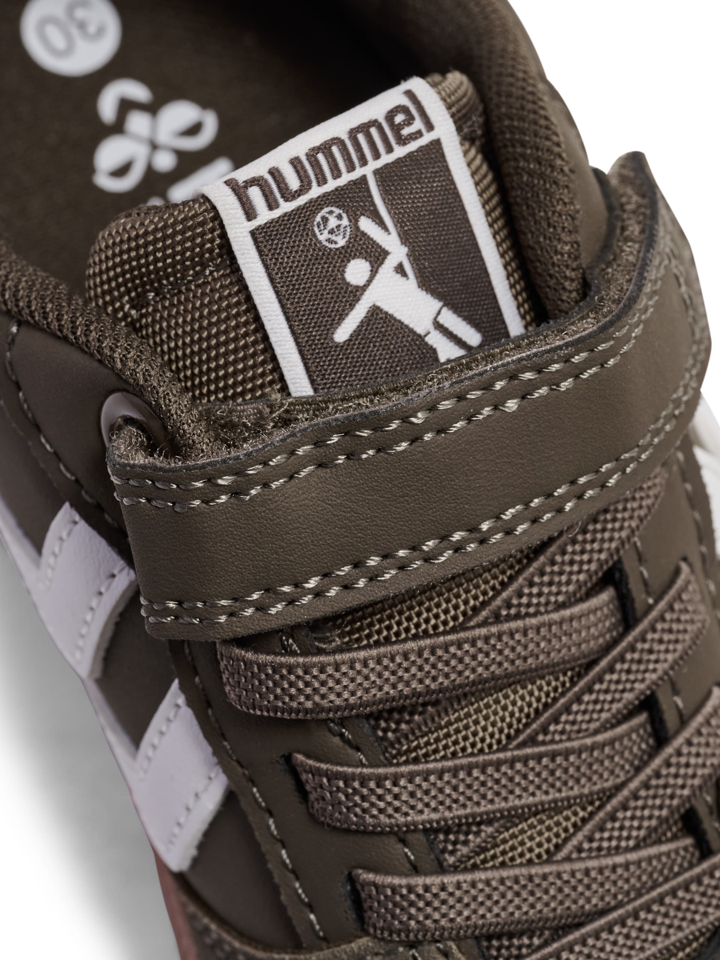 Hummel Sneakers in Brown