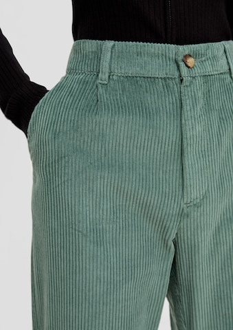 QS regular Παντελόνι πλισέ σε πράσινο