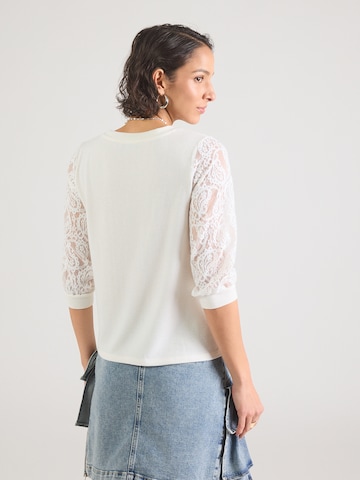 ABOUT YOU Sweter 'Emmy' w kolorze biały