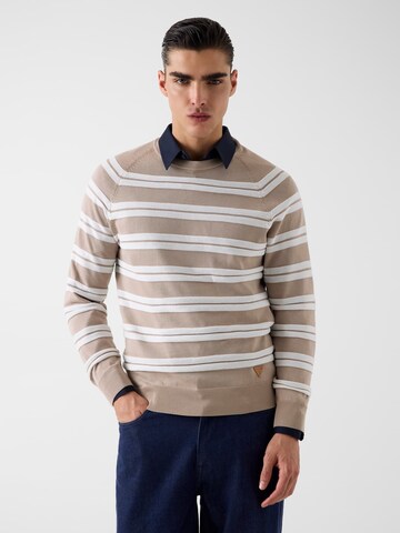 GUESS Pullover in Braun: Vorderseite