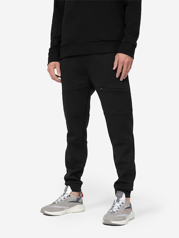 4F Ozke Športne hlače 'CAS' | črna barva: sprednja stran