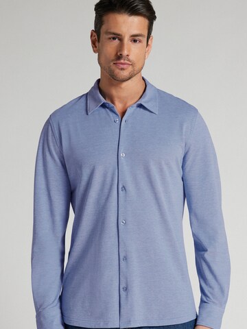IUMAN Intimissimi Regular fit Button Up Shirt in Blue: front