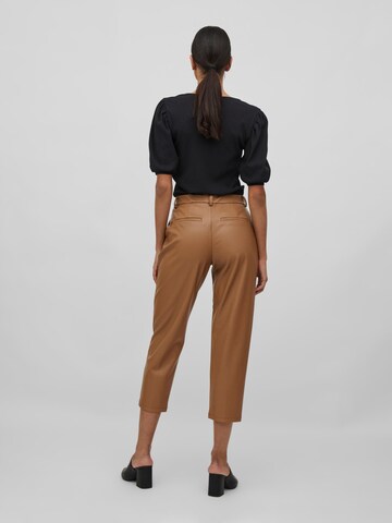 VILA Regular Pleated Pants 'Dagmar' in Brown