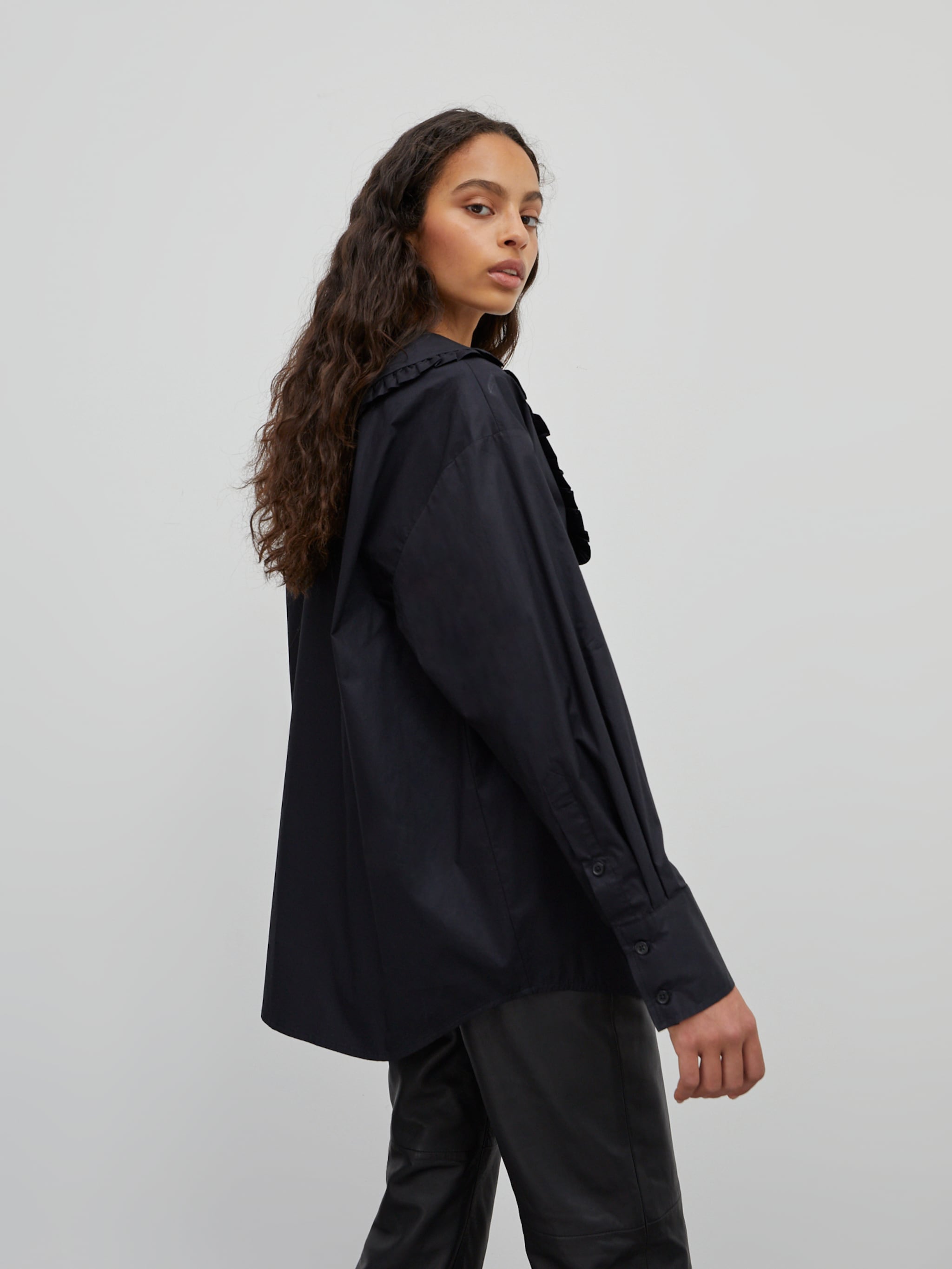 EDITED Produkter Bluse 'Raquel' sort