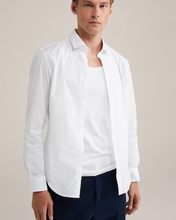 Coupe slim Chemise WE Fashion en blanc