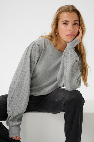 Kaffe Pullover i grå