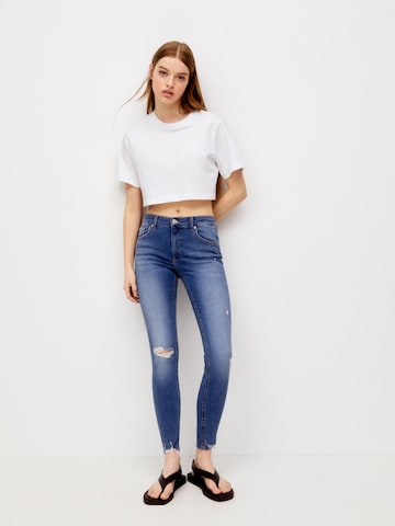 Pull&Bear Skinny Jeans in Blauw: voorkant