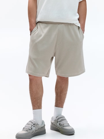 Pull&Bear Wide leg Trousers in Grey: front