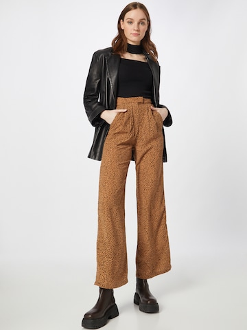 In The Style Wide leg Pleat-front trousers 'BILLIE & SUZIE' in Beige