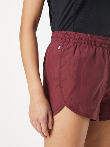regular Pantaloni 'Premium Essentials Nylon' di ADIDAS ORIGINALS in rosso
