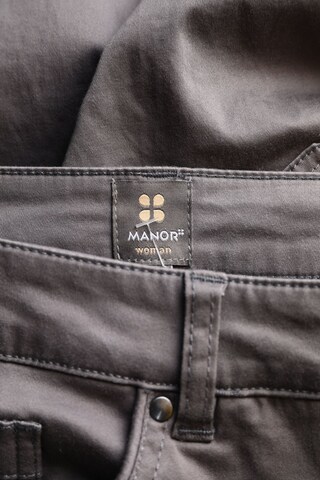 Manor Woman Jeans in 29 in Grey