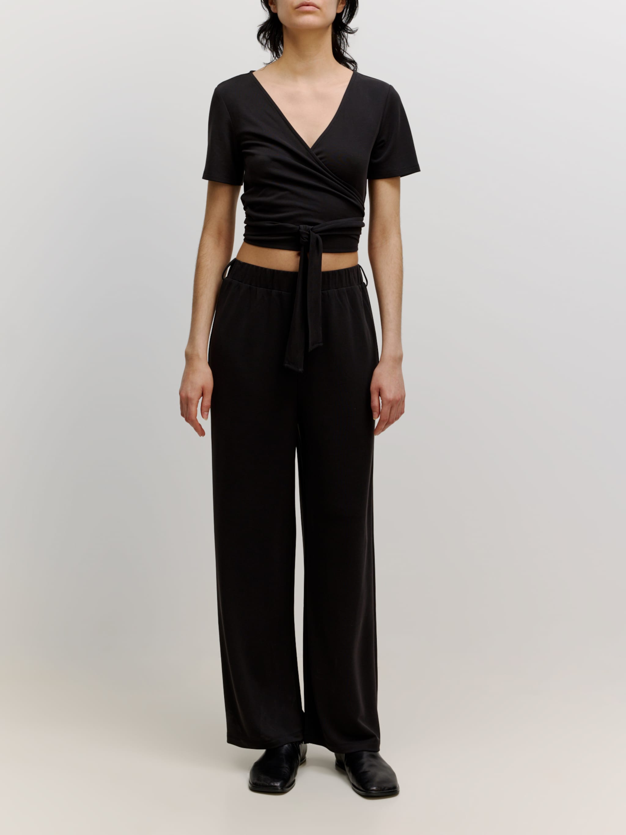 EDITED Produits T-shirt 'Josi' noir