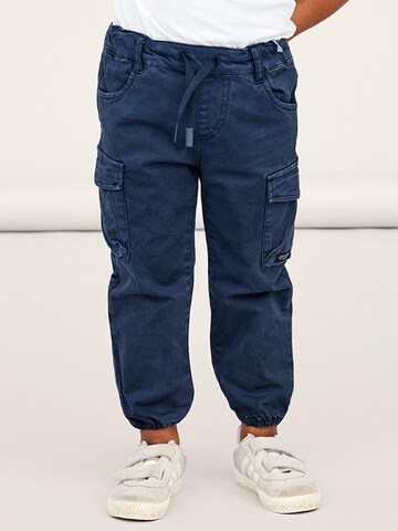 NAME IT - Tapered Pantalón 'Bob' en azul: frente