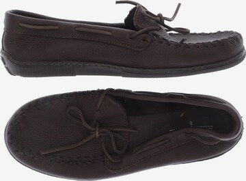 Minnetonka Flats & Loafers in 45 in Brown: front