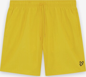 Loosefit Shorts de bain Lyle & Scott en jaune : devant