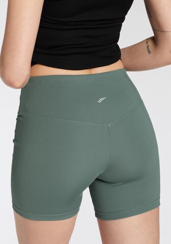 FAYN SPORTS Skinny Workout Pants in Green