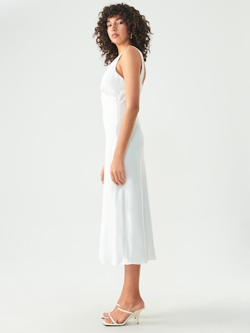 St MRLO Φόρεμα 'KIRBY' σε λευκό