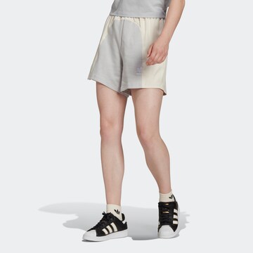 ADIDAS ORIGINALS Loosefit Broek in Beige: voorkant