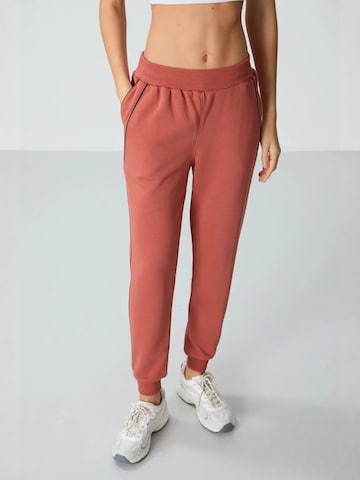 Effilé Pantalon de sport Tommy Life en rouge