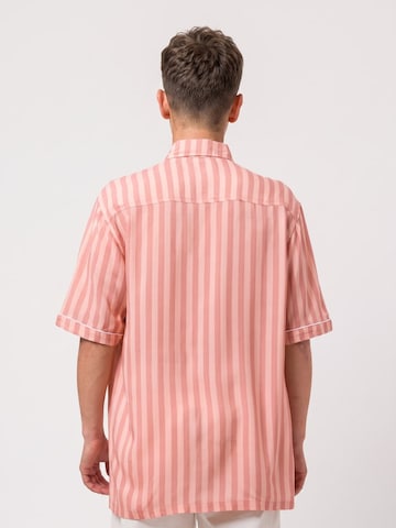 HUF Comfort Fit Hemd 'SOHO'‌‌‌ in Pink