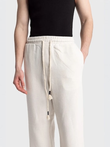 Giesto Regular Pants in White